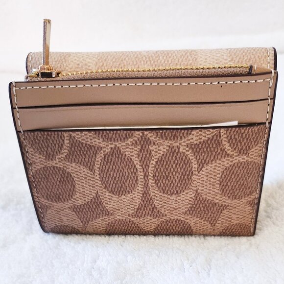 Coach CZ446 Card Holder Wallet In Blocked Signature Canvas In Walnut/Tan - Picture 1 of 4